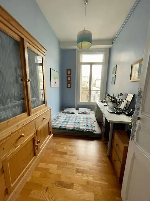 Familial Typiquement Parisien Apartment
