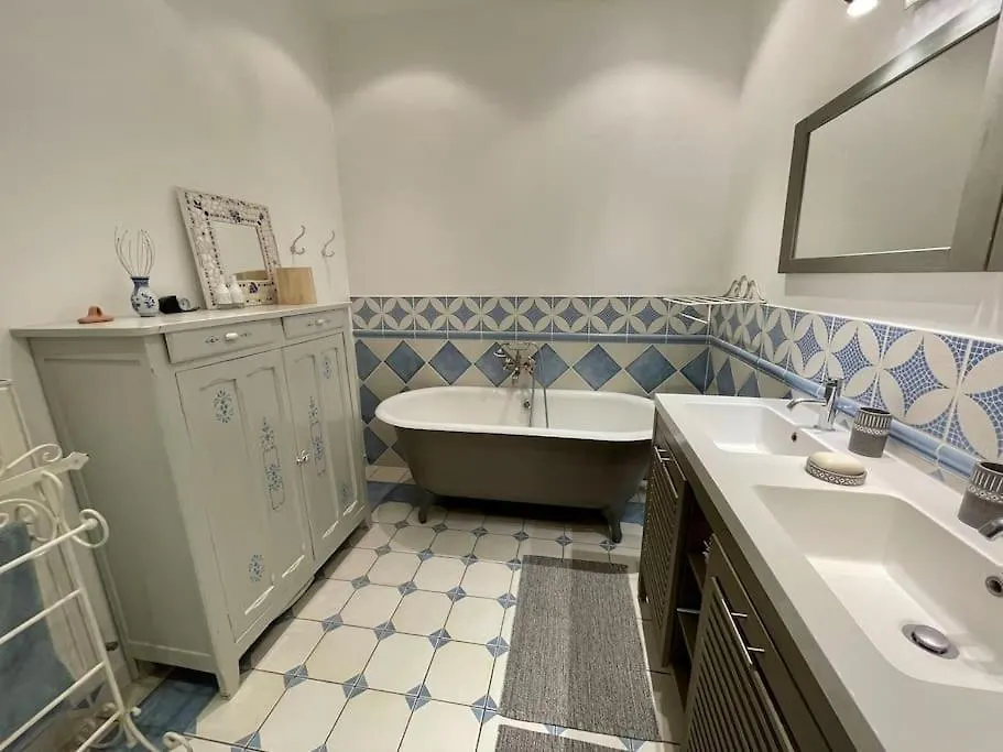 Familial Typiquement Parisien Apartment Paris